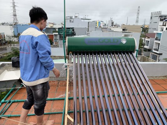 sửa máy nước nóng năng lượng mặt trời